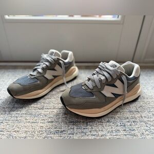 New Balance 5470 size 9